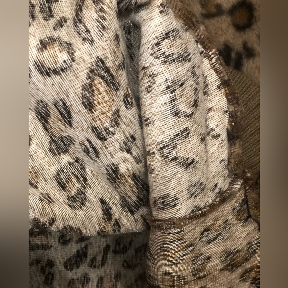 Leopard Print Top - Picture 3 of 4